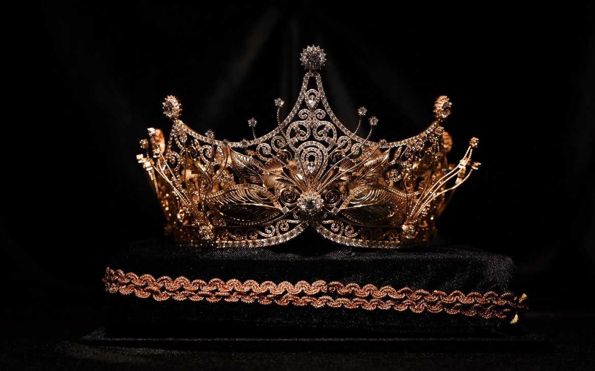 KOLABORASI NJS GOLD DAN ZETRIX MISS UNIVERSE INDONESIA 2025 HADIRKAN MAHKOTA JIWANTA BERMAKNA MENDALAM YANG LEBIH DARI SEKEDAR SIMBOL KEINDAHAN
